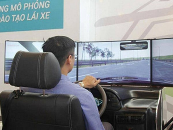Không lùi lộ trình đào tạo lái xe ô tô trên cabin điện tử