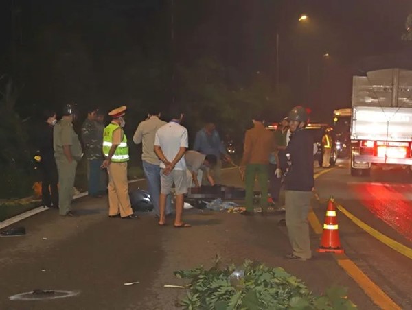 Truy tìm ô tô gây tai nạn trên đèo Bảo Lộc làm 2 thanh niên tử vong