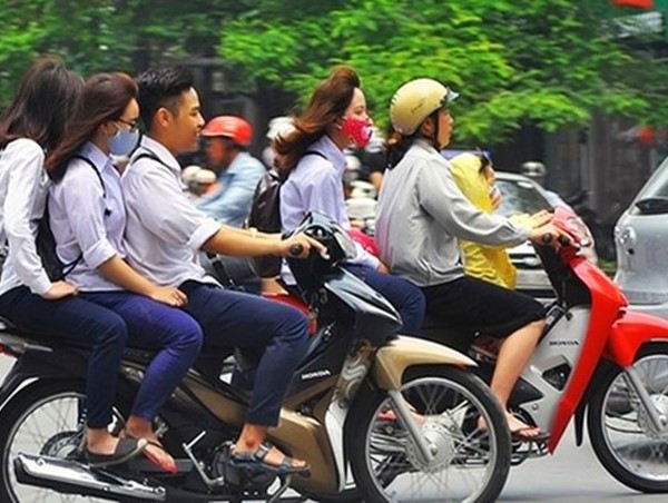 Nguy cơ tai nạn giao thông do học sinh điều khiển xe máy