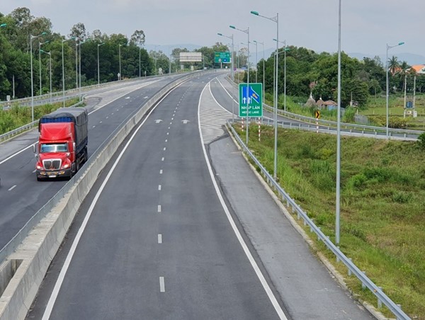 Bộ GTVT đôn đốc hoàn thiện các thủ tục đầu tư xây dựng trạm dừng nghỉ trên cao tốc Bắc – Nam 
