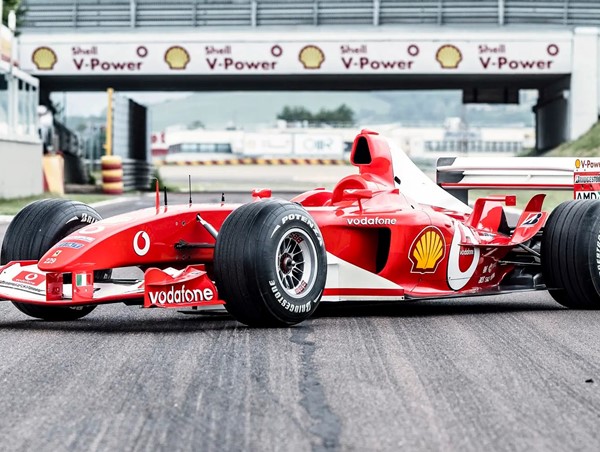 Ngắm chiếc xe đua F1 của huyền thoại Michael Schumacher được bán với giá 14,8 triệu USD