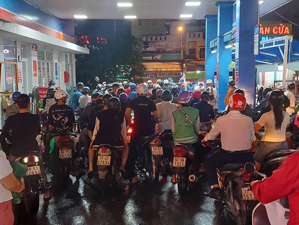 Thủ tướng yêu cầu giải quyết dứt điểm tình trạng thiếu xăng dầu cục bộ