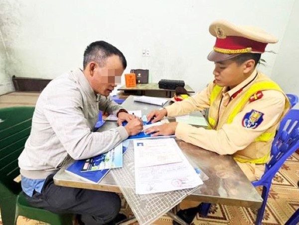 Hành vi không nhường đường cho xe cứu thương sẽ bị xử lý như thế nào?