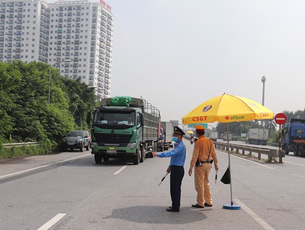 Tăng cường kiểm tra công tác cấp giấy phép lưu hành xe trên đường bộ