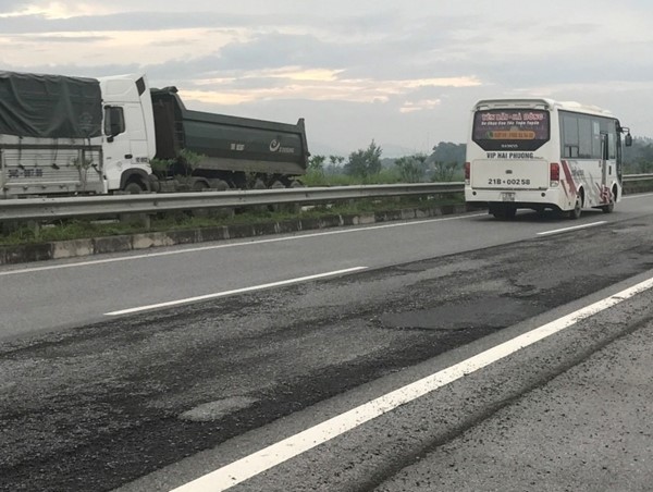 Khẩn trương khắc phục một số tồn tại trên tuyến cao tốc Nội Bài - Lào Cai