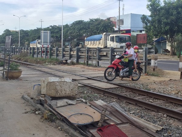 Bộ GTVT yêu cầu tổ chức cảnh giới tại đường ngang tự mở ở Nghệ An
