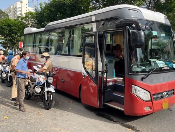 TP Hồ Chí Minh yêu cầu xử lý nghiêm “xe dù, bến cóc“