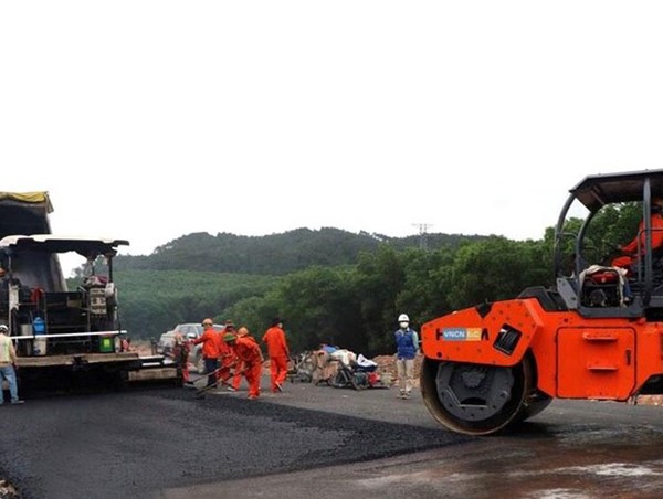 Đẩy nhanh tiến độ hoàn thành Dự án thành phần đầu tư xây dựng đoạn Cam Lộ - La Sơn