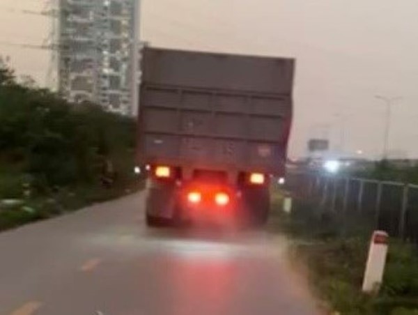 Xử phạt lái xe ô tô đi ngược chiều qua tin báo facebook