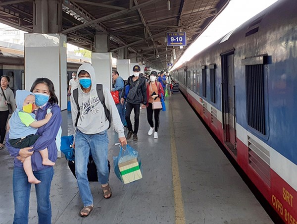 Cẩn thận "tiền mất tật mang" khi mua vé tàu dịp Tết Nguyên đán 2023