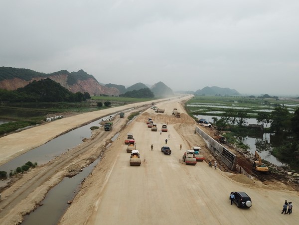 Xem xét điều chuyển khối lượng các nhà thầu chậm tiến độ tại cao tốc Mai Sơn - Quốc lộ 45