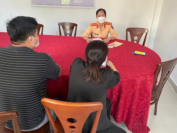 Phạt 5 triệu đồng tài xế xe buýt vượt đèn đỏ