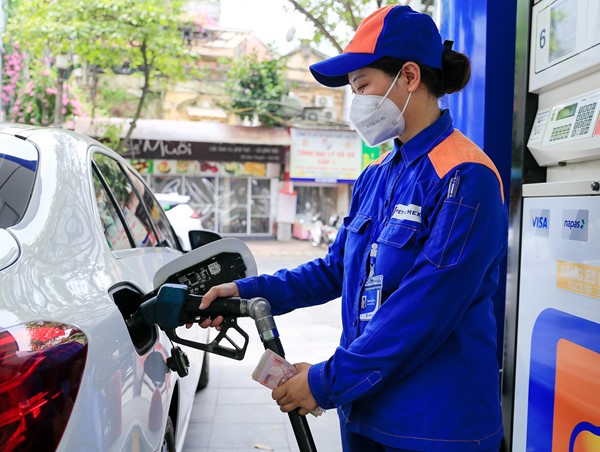 Giá xăng dầu tiếp tục giảm mạnh từ chiều 12/12