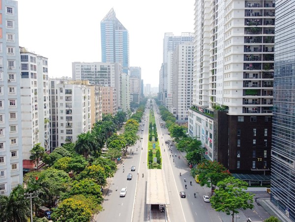 Xem xét xây dựng cầu vượt cho người đi bộ qua đường Lê Văn Lương