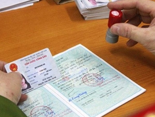 Người dân làm CCCD gắn chip như thế nào khi sổ hộ khẩu bị "khai tử"?