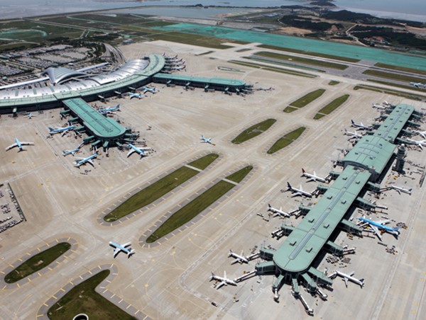 Hai máy bay va vào nhau tại sân bay quốc tế Incheon, Hàn Quốc