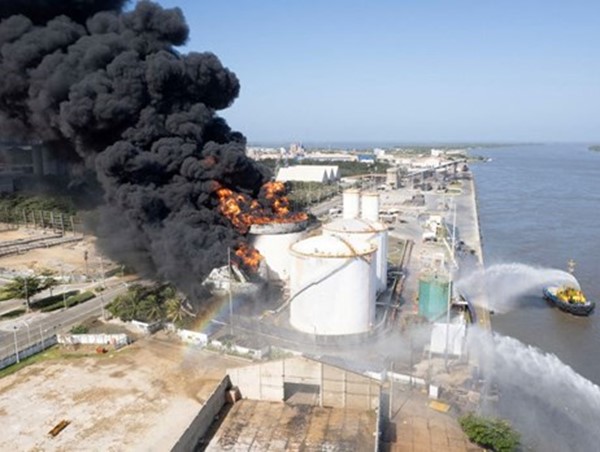 Nổ bồn chứa nhiên liệu, một lính cứu hỏa thiệt mạng