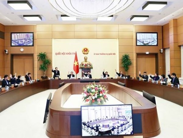 Thông qua mức thuế bảo vệ môi trường với xăng, dầu năm 2023