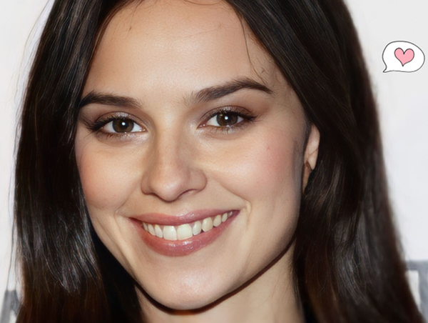 Cận cảnh nhan sắc bạn gái người Anh của Song Joong Ki