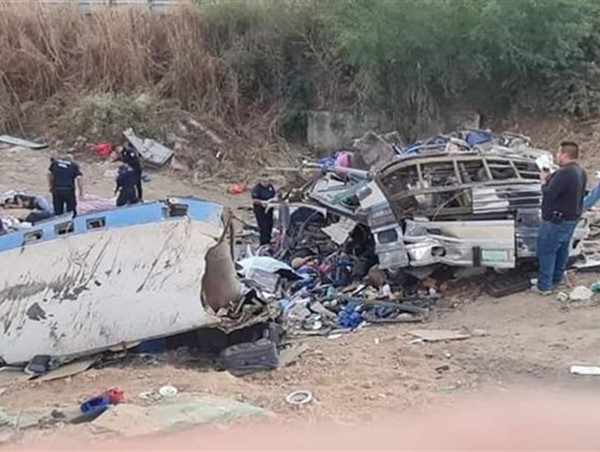 Lật xe buýt ở Mexico, 15 người thiệt mạng