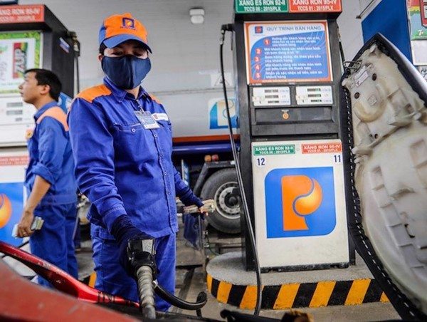 Giá xăng dầu đồng loạt tăng trong ngày đầu năm mới