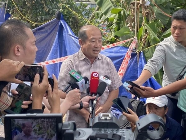 Bé trai 10 tuổi rơi ống trụ bê tông đã tử vong