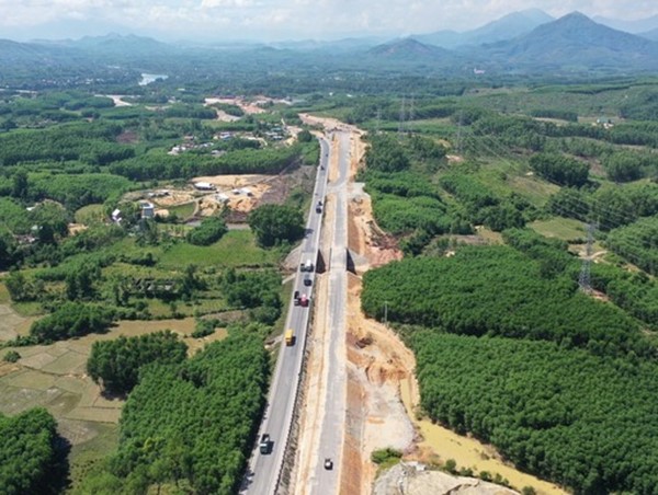 Tổ chức giao thông tạm thời tuyến cao tốc Cam Lộ - La Sơn trong 2 tháng