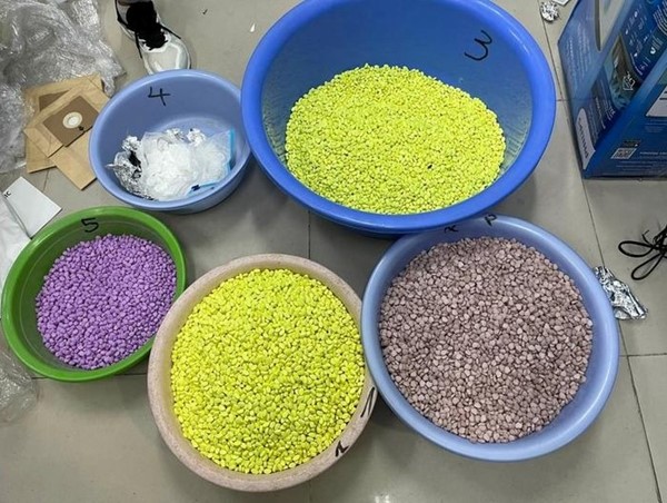 Phát hiện 100 kg ma túy trong các kiện hàng gửi từ nước ngoài về sân bay Nội Bài