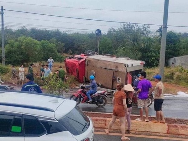 Xe cảnh sát bị lật, 2 chiến sĩ Cảnh sát PCCC hy sinh 