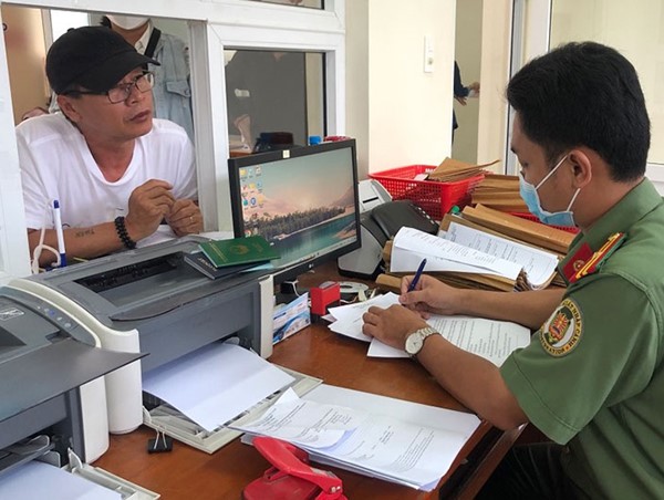 Bổ sung giấy tờ xuất, nhập cảnh là hộ chiếu gắn chíp điện tử, thị thực điện tử