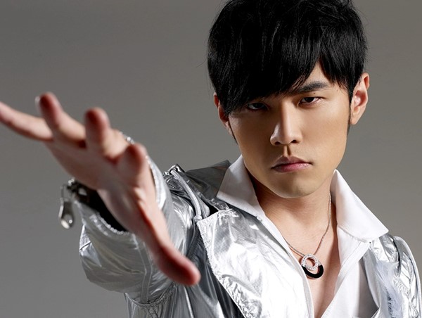 Bị CĐV Malaysia chỉ trích vì làm concert đúng bán kết AFF Cup, Châu Kiệt Luân lên tiếng