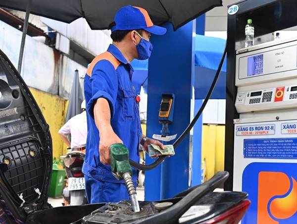 Ủy ban Thường vụ Quốc hội ban hành Nghị quyết về mức thuế bảo vệ môi trường đối với xăng, dầu, mỡ nhờn