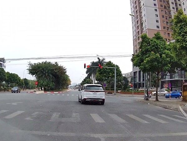 Xử phạt lái xe vượt đèn đỏ qua tin nhắn Facebook 