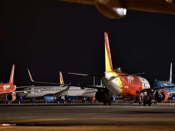 Hàng không đề nghị tăng xe buýt, taxi phục vụ người dân bay đêm về quê ăn Tết