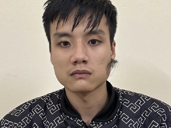 Từ nam thanh niên có biểu hiện nghi vấn trên phố Quán Thánh