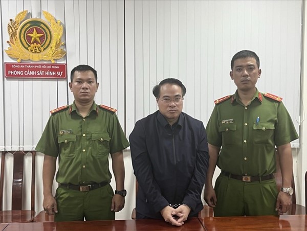 Khởi tố, bắt tạm giam Cục trưởng Cục Đăng kiểm Việt Nam