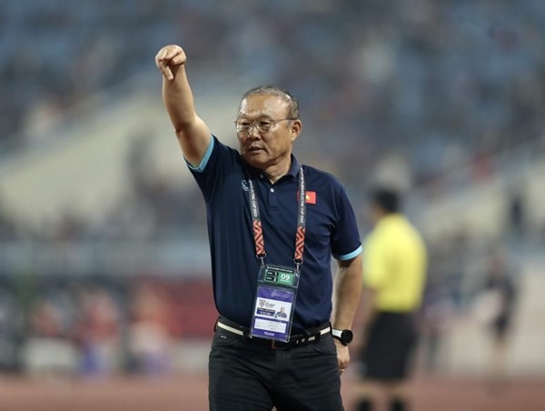 CLIP: Đài Hàn Quốc công bố những khoảnh khắc cực hiếm của HLV Park Hang-seo trong trận bán kết