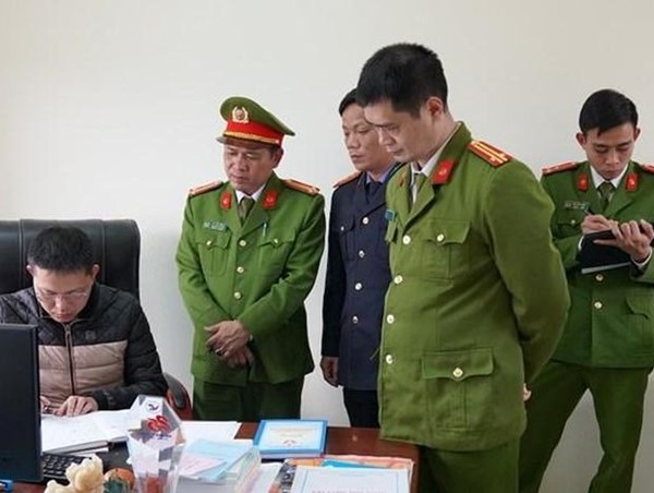 Hoà Bình: Khởi tố vụ án “Nhận hối lộ" xảy ra tại Trung tâm Đăng kiểm xe cơ giới 28-01S