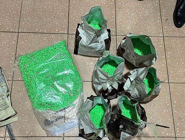 Gần 60kg ma túy cất giấu tinh vi trong các túi kẹo socola