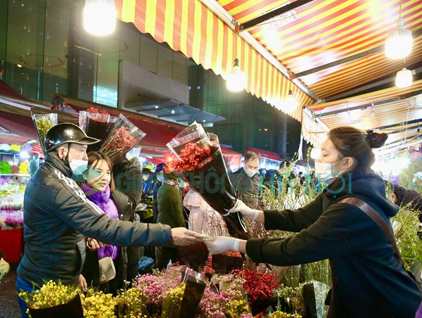 Chợ hoa Quảng An tấp nập những ngày cận Tết 