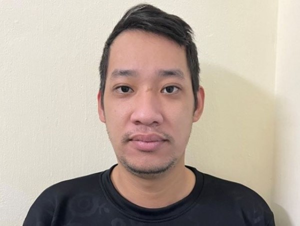 Bắt khẩn cấp đối tượng cướp giật điện thoại của người nước ngoài