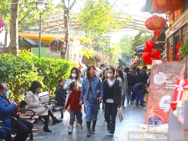 Hà Nội đón hơn 300.000 lượt khách du lịch dịp Tết Nguyên đán Quý Mão