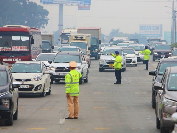 Biểu dương cán bộ, chiến sĩ trong bảo đảm an ninh, trật tự dịp Tết Nguyên đán Quý Mão 2023