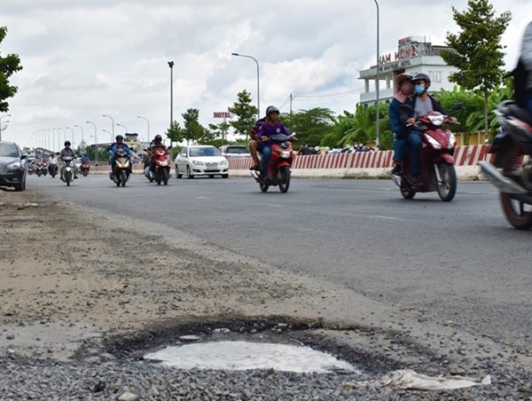 Bảo dưỡng thường xuyên đoạn tuyến Quốc lộ 80 qua địa phận TP Cần Thơ