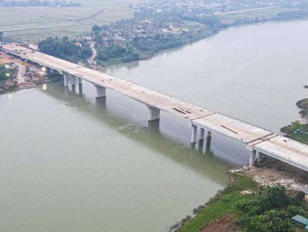 Bộ GTVT phản hồi kiến nghị về việc đầu tư cầu cứng qua sông Mã 