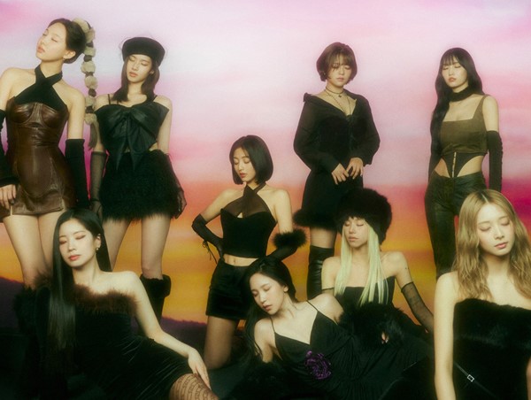 TWICE tạo lịch sử mới tại BXH Hot 100 Billboard với bài hát thứ hai