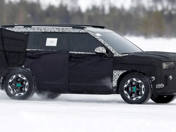 Hyundai Santa Fe 2024 lần đầu lộ diện 