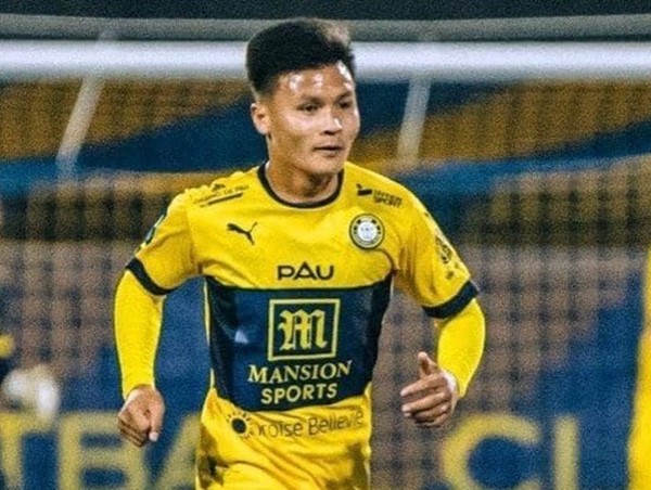 Quang Hải xuống đá cho đội B của Pau FC