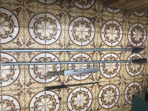 Nhóm thanh niên choai lôi kéo nhau giải quyết mâu thuẫn bằng bạo lực