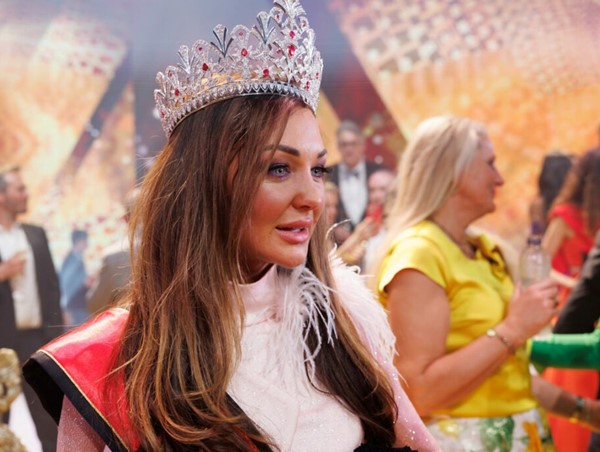 Hoa hậu Hoàn vũ Bỉ gặp tai nạn nghiêm trọng